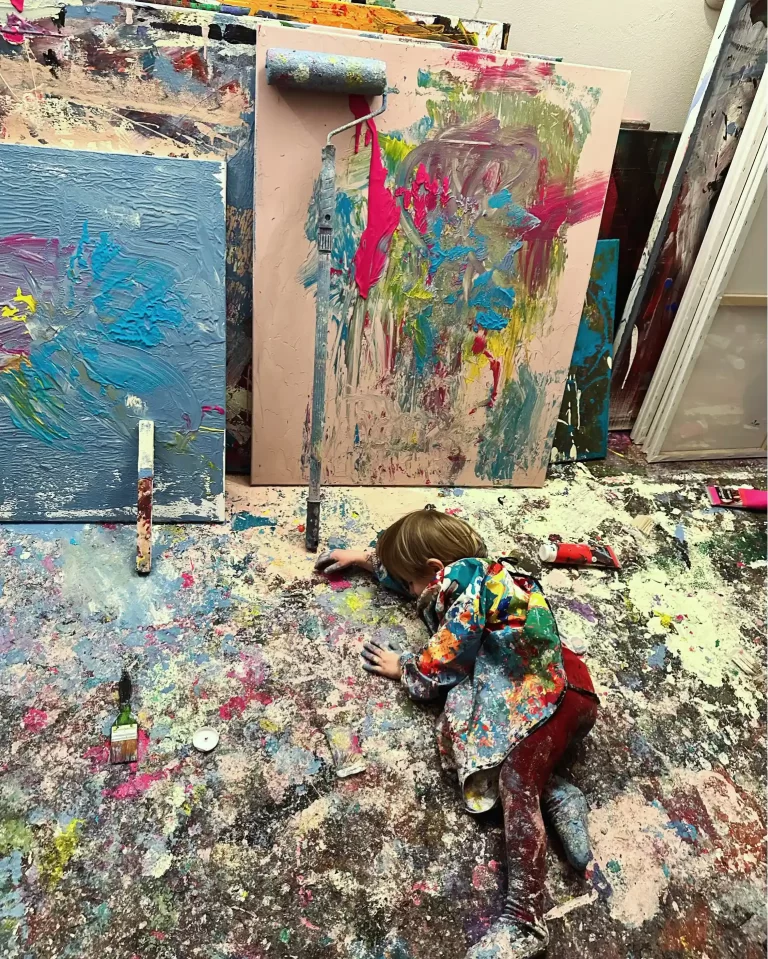 德國2歲神童驚艷全球！畫作拍出天價955萬元